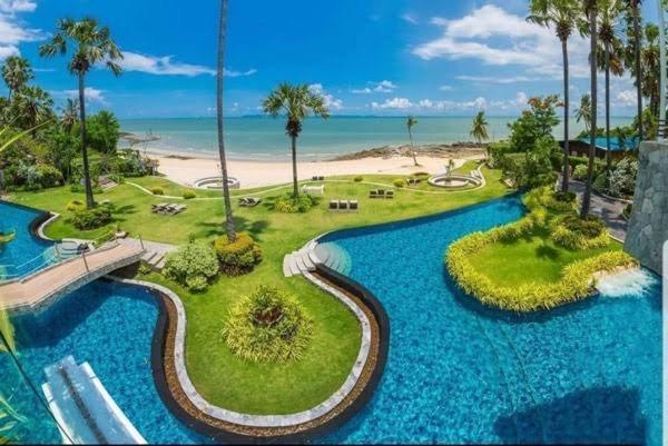 Apartment Luxurious Beachfront