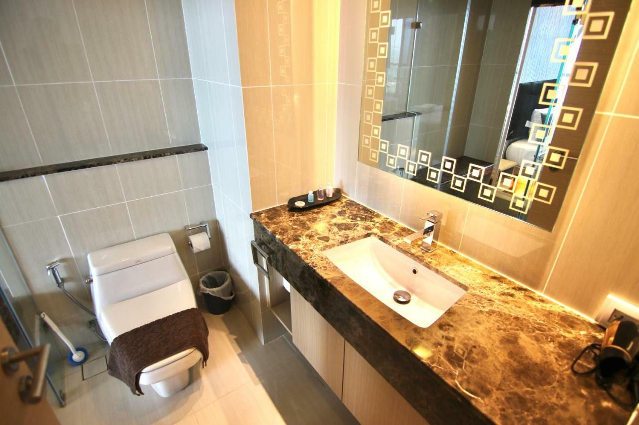 Luxurious Beachfront Apartment *